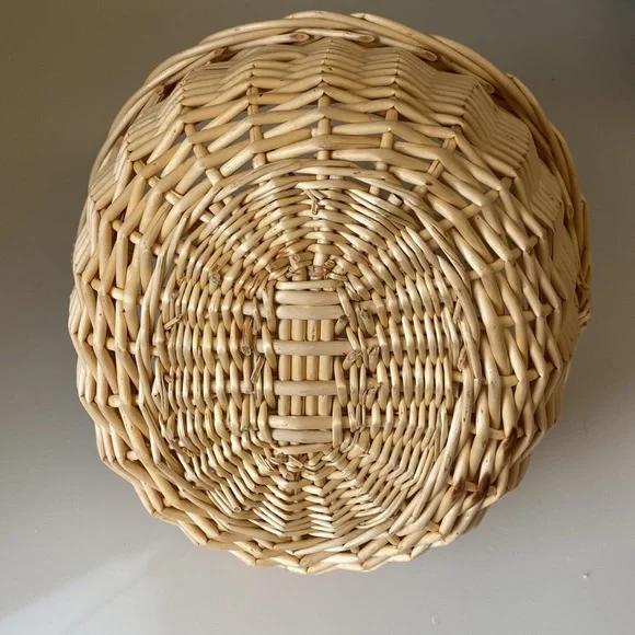 10” Round Woven Wicker Basket with Handle and Curved Thicker Rim - Picture 4 of 8